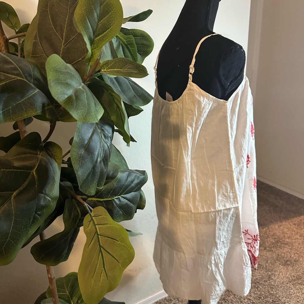 BOHO White and Red Embroidered Mini Dress - Picture 11 of 14